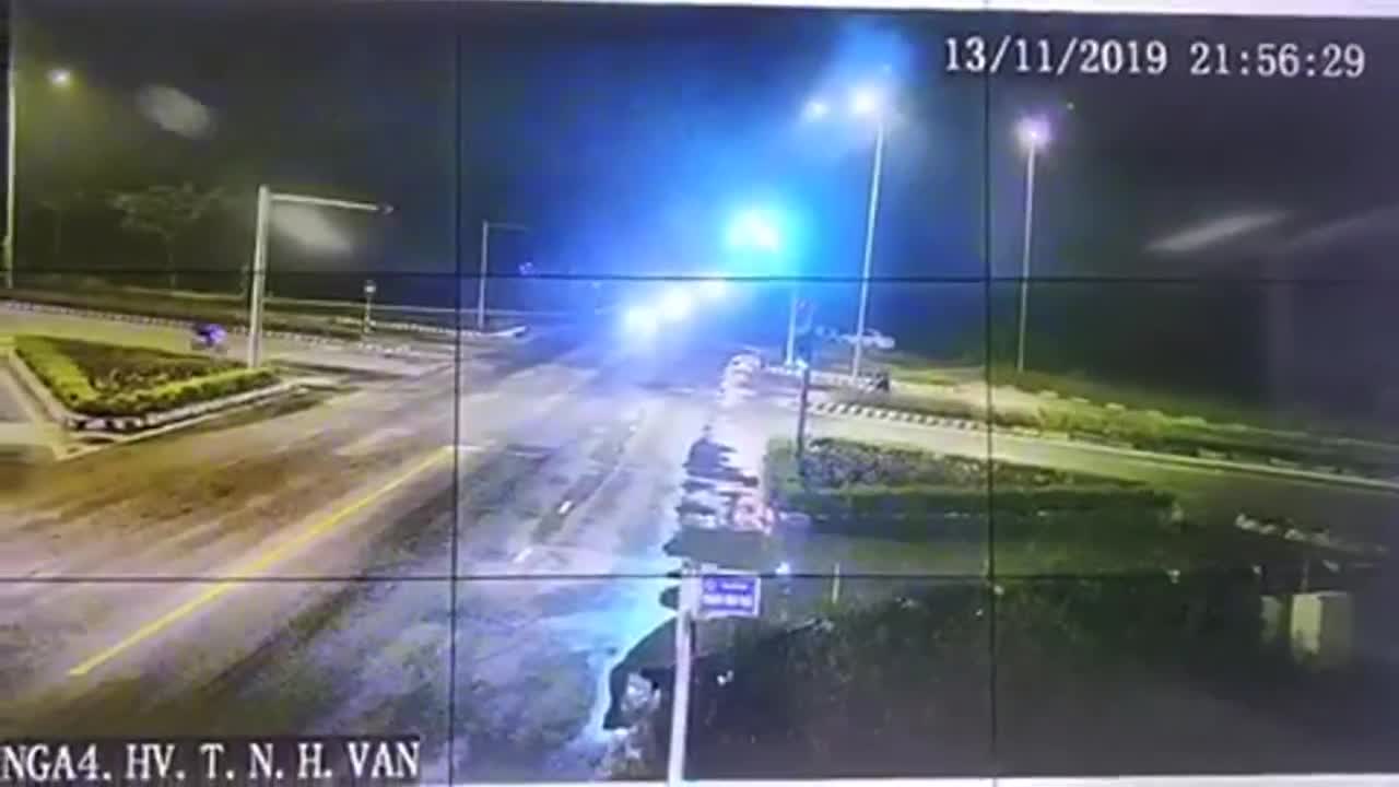 Vượt đèn đỏ, nam thanh niên bị xe tải tông tử vong tại giao lộ