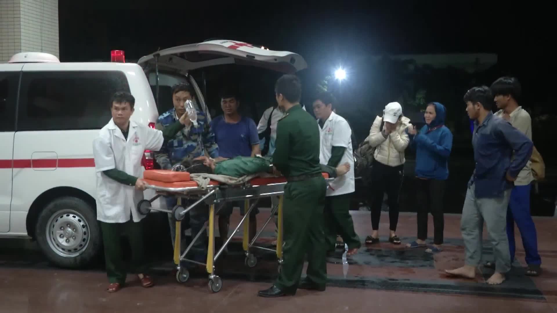 Nạn nhân được đưa đến cấp cứu tại bệnh viện Hữu nghị Việt Nam-Cu Ba Đồng Hới