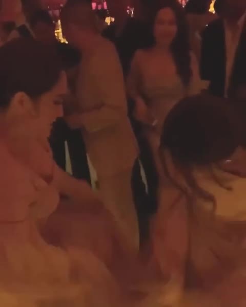 Clip: Màn nhảy nhót cực 'kỳ lạ' của Bảo Thy trong tiệc hậu đám cưới