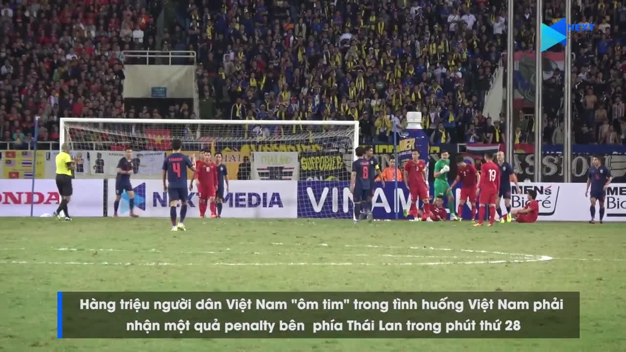Clip khoảnh khắc cực độc: Quang Hải chỉ hướng cho Văn Lâm cản phá penalty 