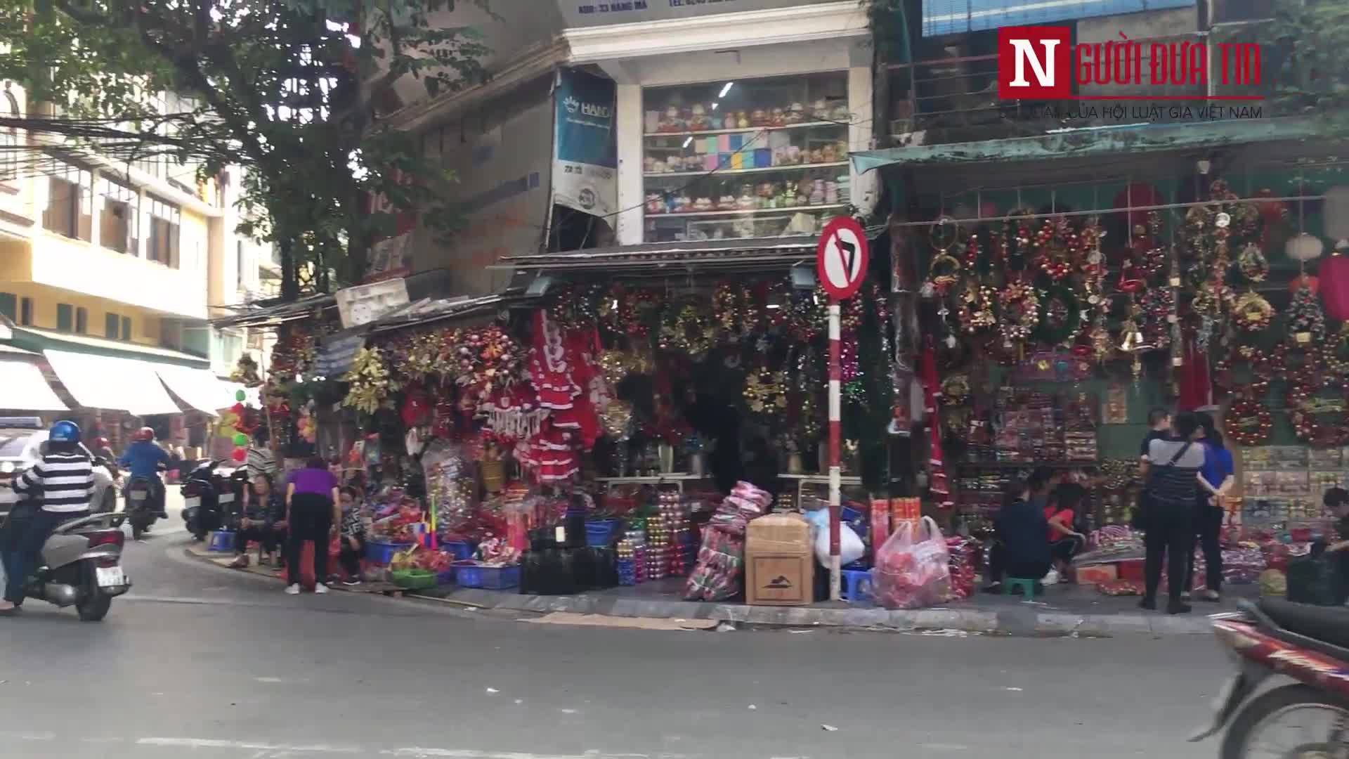 Thị trường noel tại phố Hàng Mã Hà Nội