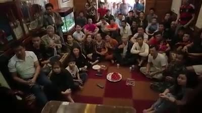 Gia đình Quang Hải nấu lẩu khao hàng xóm ăn mừng chiến thắng U23 Việt Nam