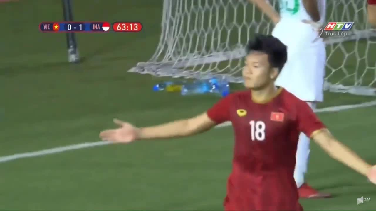 Thành Chung ghi bàn thắng cho U22 Việt Nam