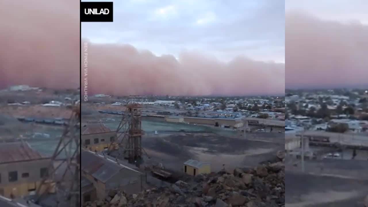 Cơn bão màu hồng khổng lồ nuốt chửng thị trấn ở Úc
