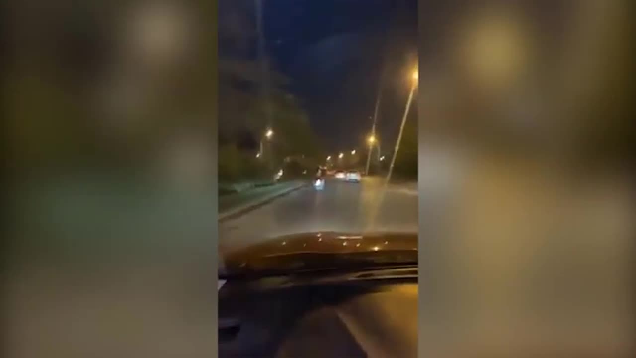 Clip: Nữ tài xế say xỉn, liên tục la hét rồi định đâm chết người đi đường