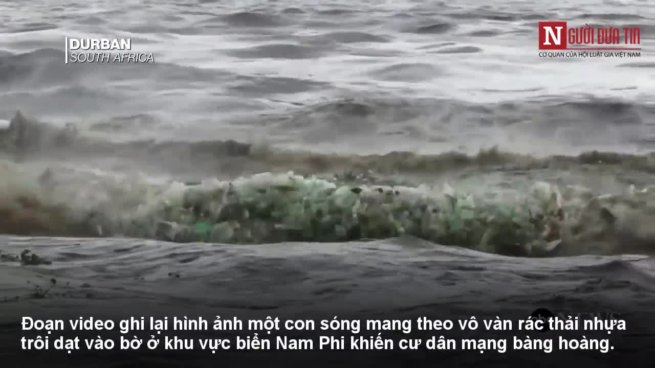 Bàng hoàng chứng kiến con sóng rác thải nhựa ập vào đất liền
