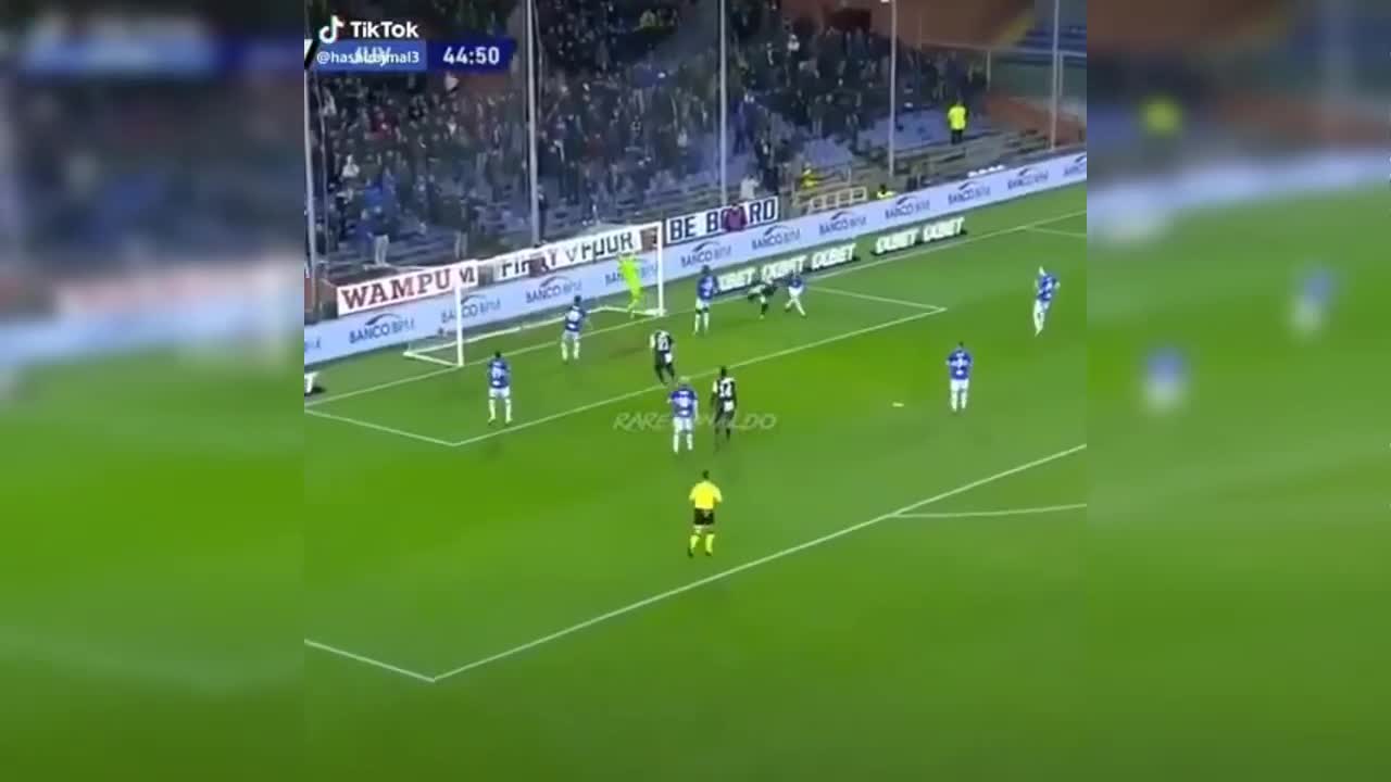 Ronaldo bật nhảy 2,56 m, đánh đầu tung lưới Sampdoria