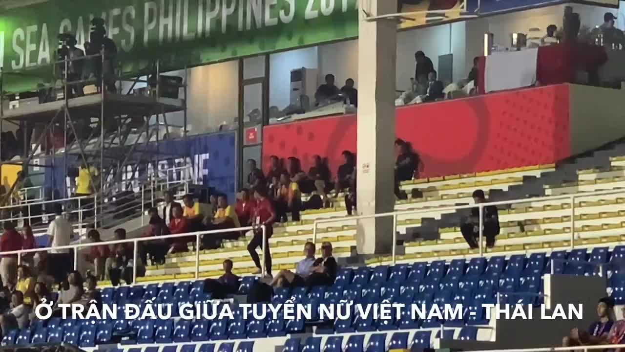 Clip: HLV Park Hang-seo ăn mừng khi tuyển nữ Việt Nam đánh bại Thái Lan