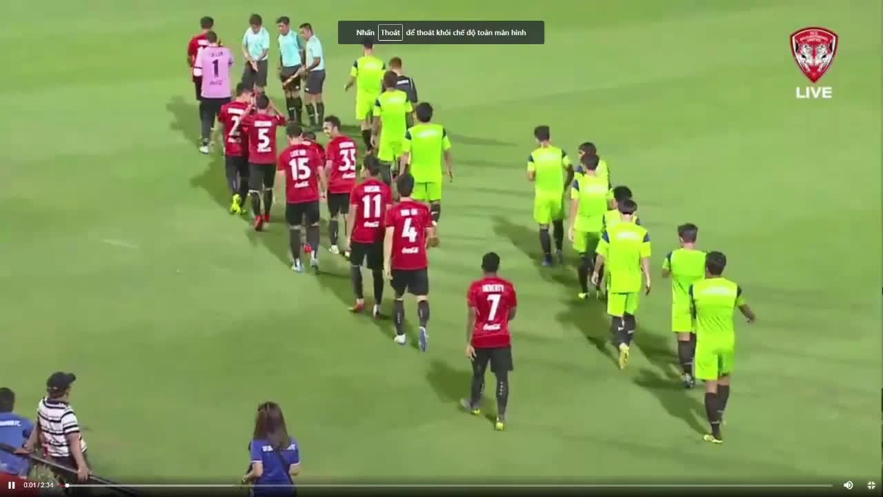 Đặng Văn Lâm mắc sai lầm ngớ ngẩn trong trận ra mắt Muangthong United