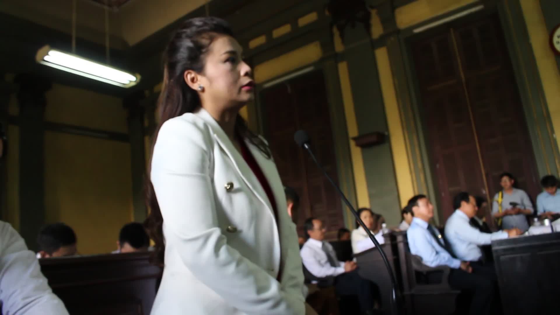 Clip: Bà Thảo trả lời tại tòa về chuyện con trai khuyên mẹ ly hôn