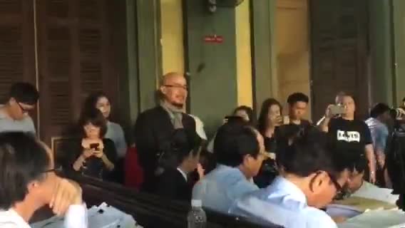 Video: Vợ chồng “vua cà phê” Trung Nguyên công kích nhau tại tòa