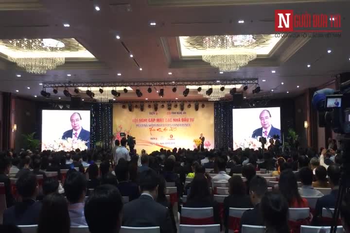 Thủ tướng Nguyễn Xuân Phúc dự Hội nghị gặp mặt các nhà đầu tư tại Nghệ An