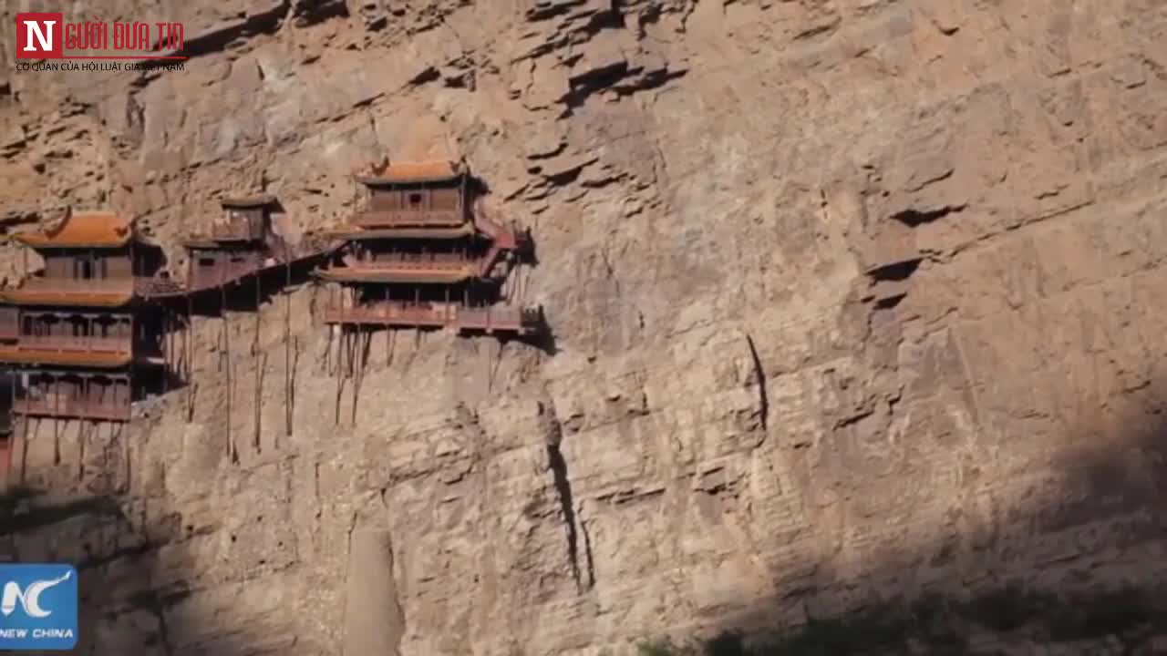 Bí ẩn về ngôi chùa 1500 năm tuổi nằm chênh vênh giữa hẻm núi dựng đứng