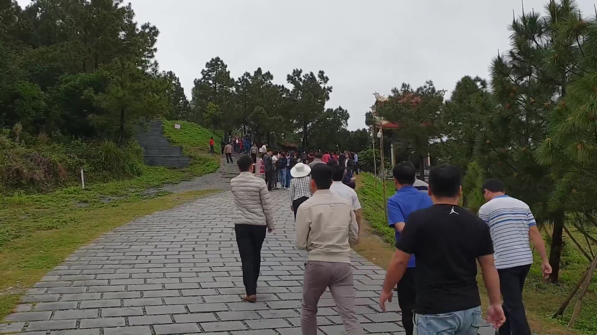 Video: Người dân viếng mộ Đại tướng Võ Nguyên Giáp tại Vũng Chùa - Đảo Yến