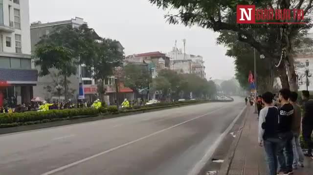 Đoàn xe Triều Tiên tiến vào trung tâm Hà Nội