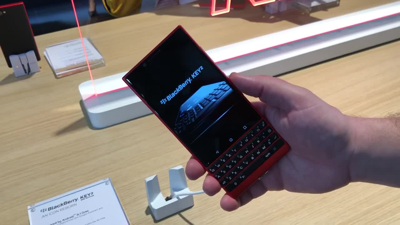Chiêm ngưỡng BlackBerry KEY2 Red Edition 