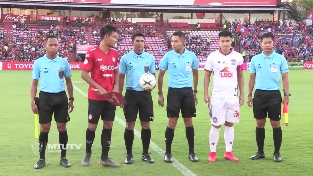 Những pha cứu bóng của Văn Lâm trog màu áo Muangthong United