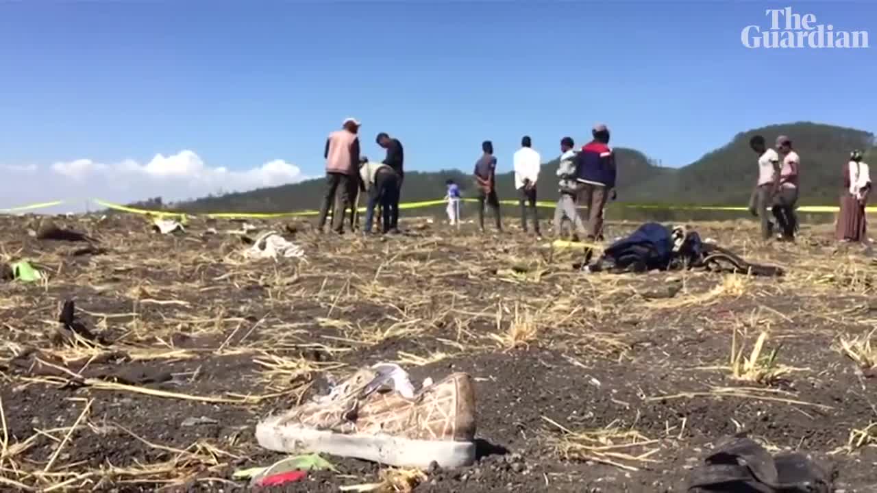 Tìm kiếm mảnh vỡ vụ rơi máy bay ở Ethiopia