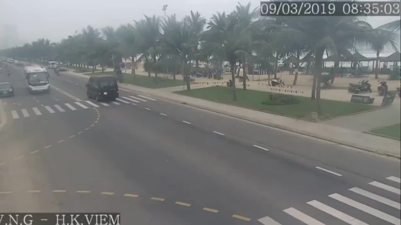 Xe khách quay đầu gây tai nạn liên hoàn ở Đà Nẵng