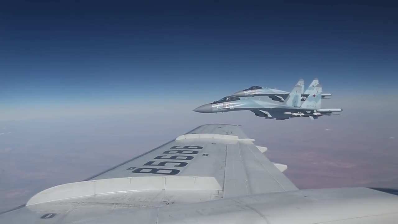 Xem tiêm kích Su-35 hộ tống Bộ trưởng Quốc phòng Nga qua vùng trời Syria