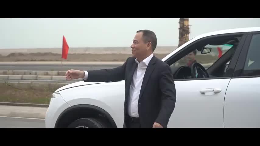 Tỷ Phú Phạm Nhật Vượng phát biểu sau khi lái thử xe Vinfast