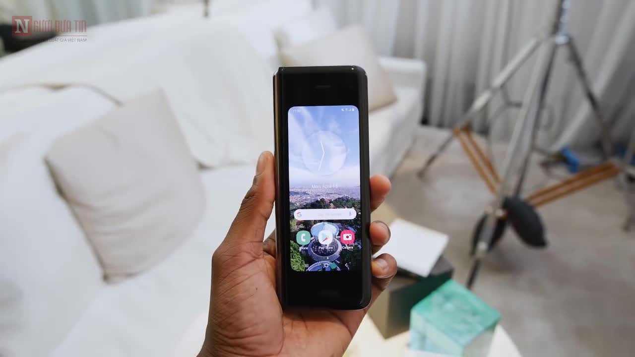 Video trên tay Galaxy Fold đầu tiên kể từ khi chiếc điện thoại này ra mắt