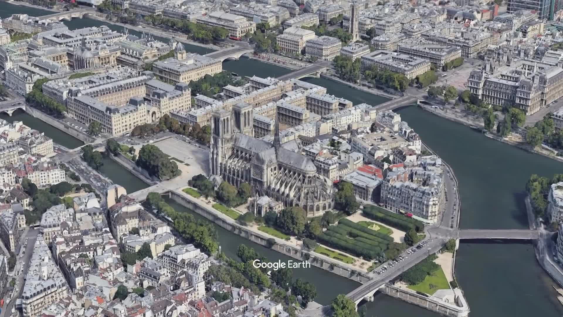 Vẻ đẹp tráng lệ của Nhà thờ Đức Bà Paris