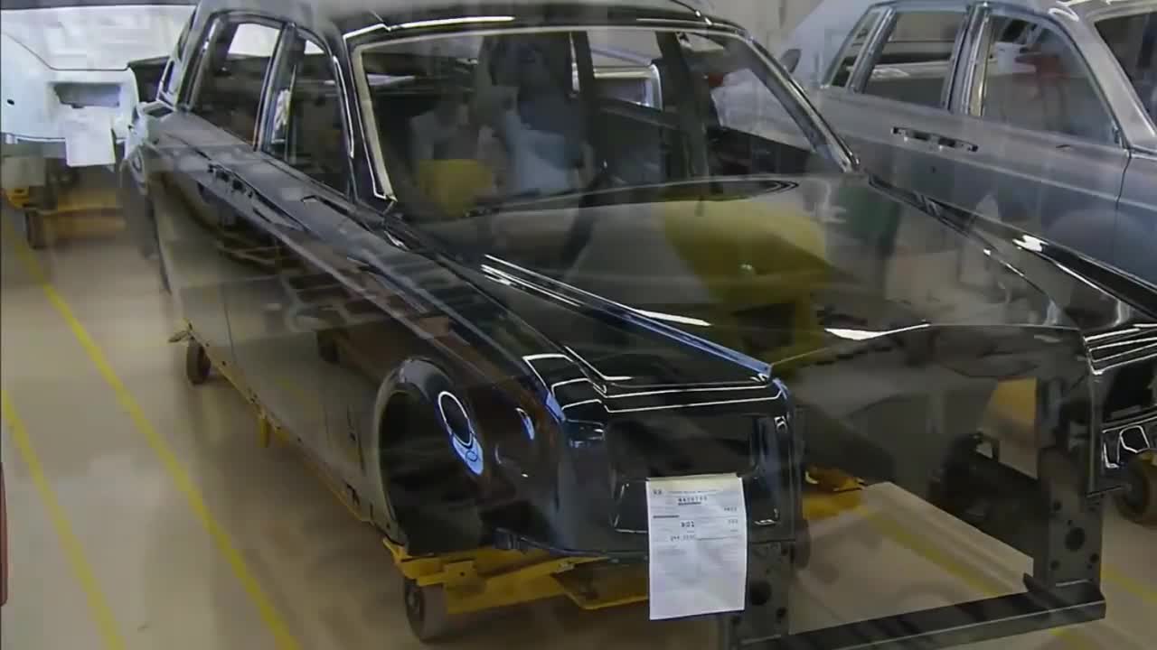 Bên trong nhà máy sản xuất xe Triệu đô Rolls-Royce
