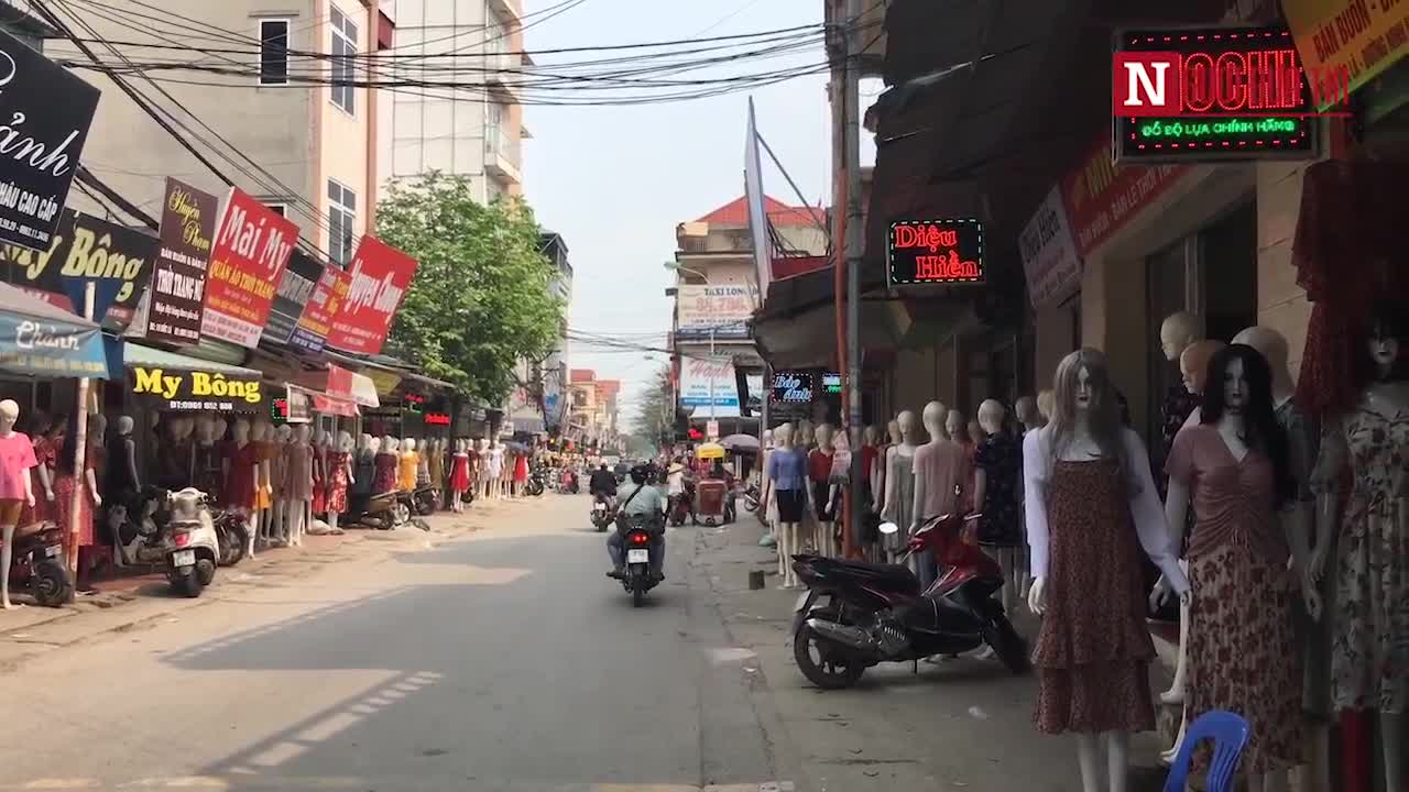 Chân dài xêp hàng hơn 1km chào hàng tại Hà Nôi