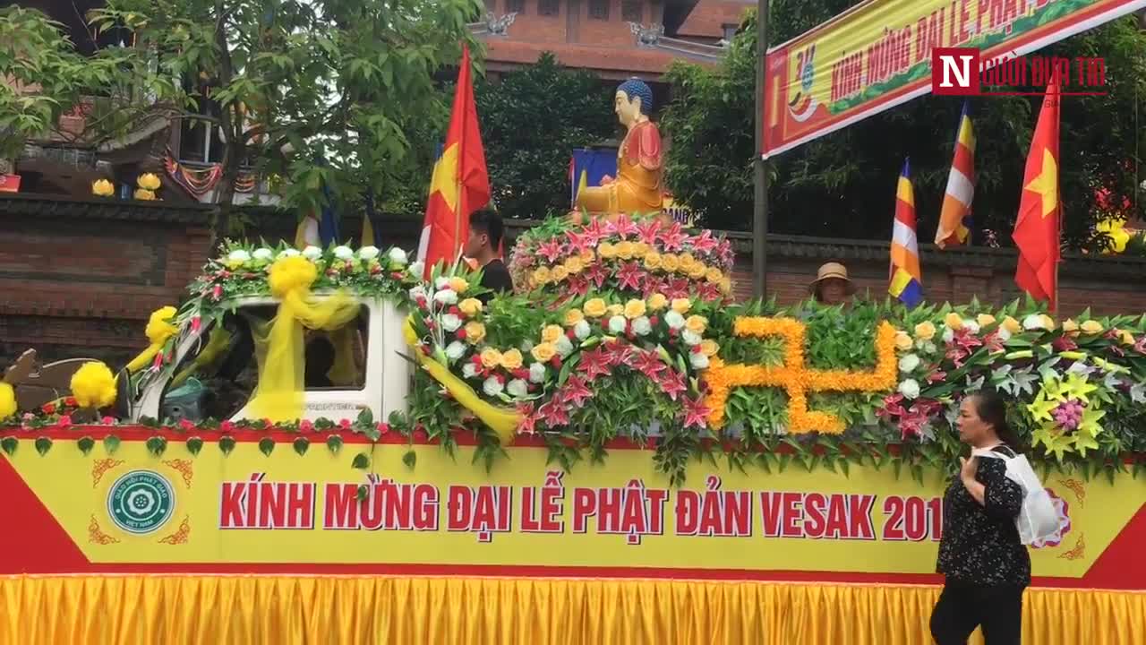 Đoàn xe rước hoa mừng Đại lễ Phật đản Vesak