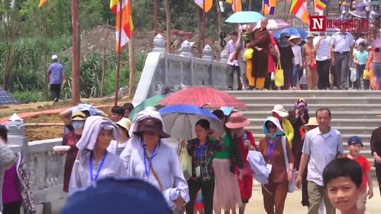 Hàng vạn người đổ về chùa Tam Chúc tham dự Đại Lễ Phật đản Vesak 2019