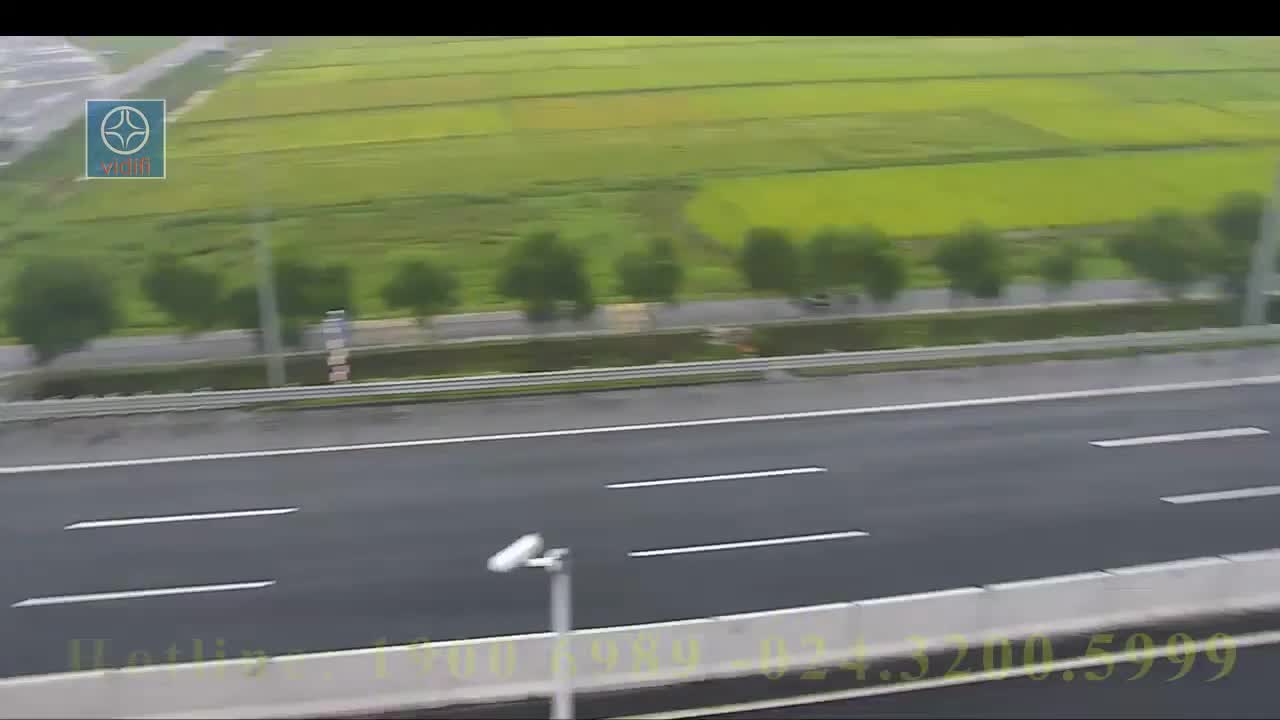 Xe tải ngang nhiên chạy ngược chiều trên cao tốc Hà Nội - Hải Phòng