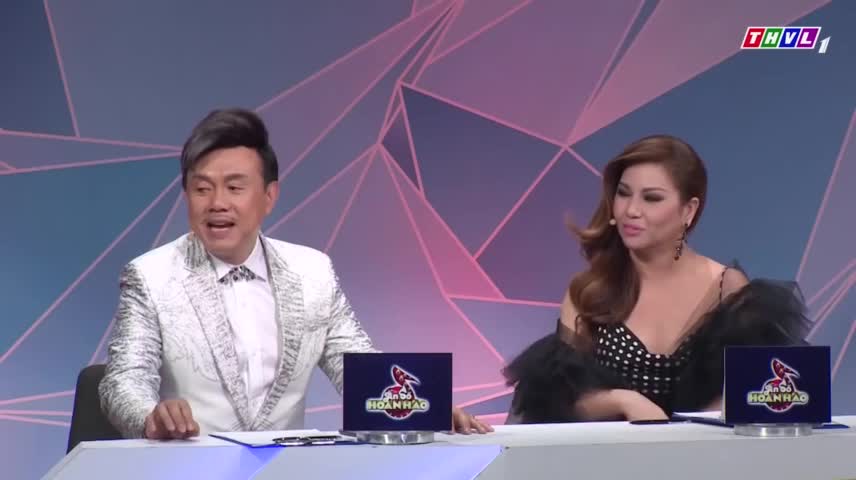 Minh Tuyết rơi nước mắt khi nghe Chí Tài hát tặng vợ trên sóng truyền hình