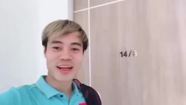 Văn Toàn tung vlog đầu tay, đưa fan đi thăm phòng Xuân Trường ở Thái Lan