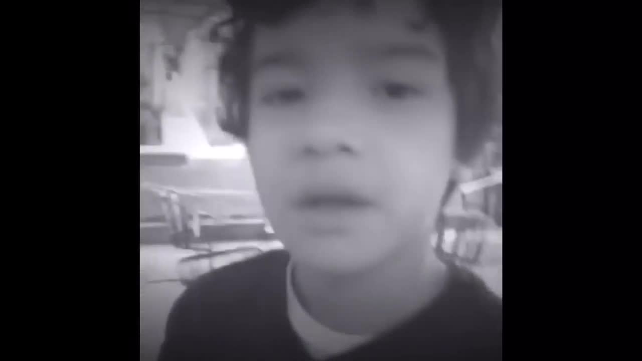 Soup sáng: Cậu bé tự kỷ bật khóc khi nghe nhạc làm hàng triệu người xúc động