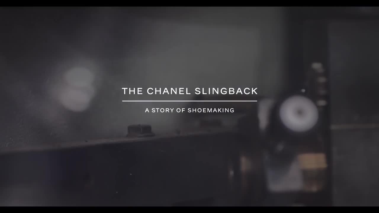 Ngắm nhìn quy trình làm ra một đôi giày Two-tone 'kinh điển' của Chanel