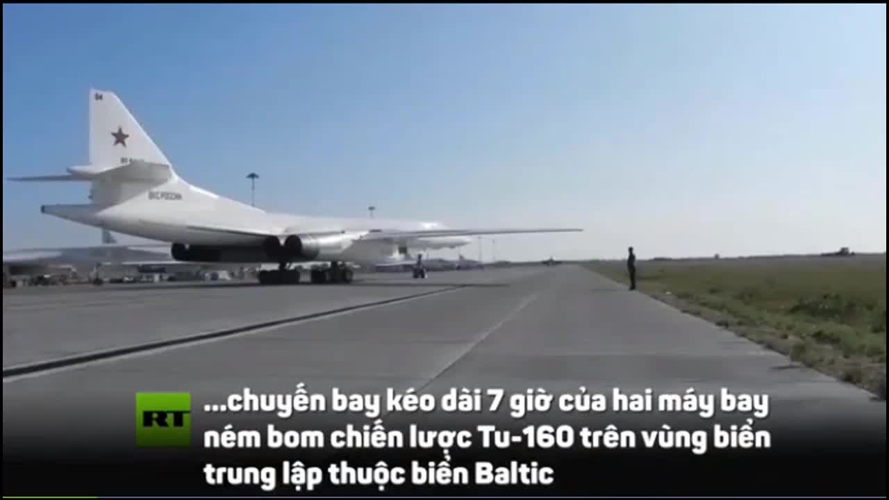 “Thiên nga trắng” Tu-160 Nga sải cánh trên biển Baltic