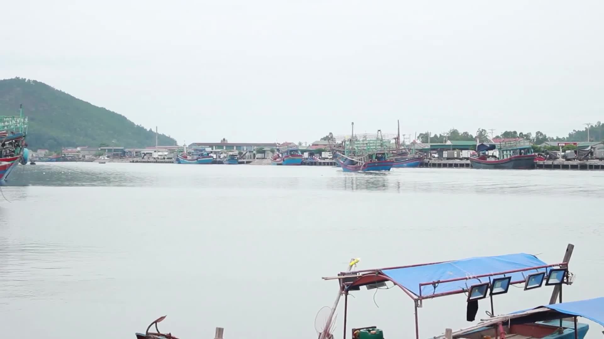 Đìu hiu làng biển sau vụ 9 thuyền viên Nghệ An mất tích