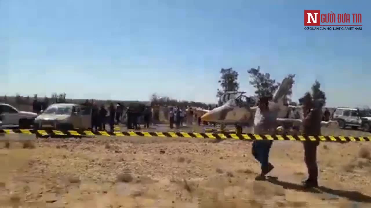 Máy bay Libya mang bom hạ cánh xuống đường ở nước láng giềng