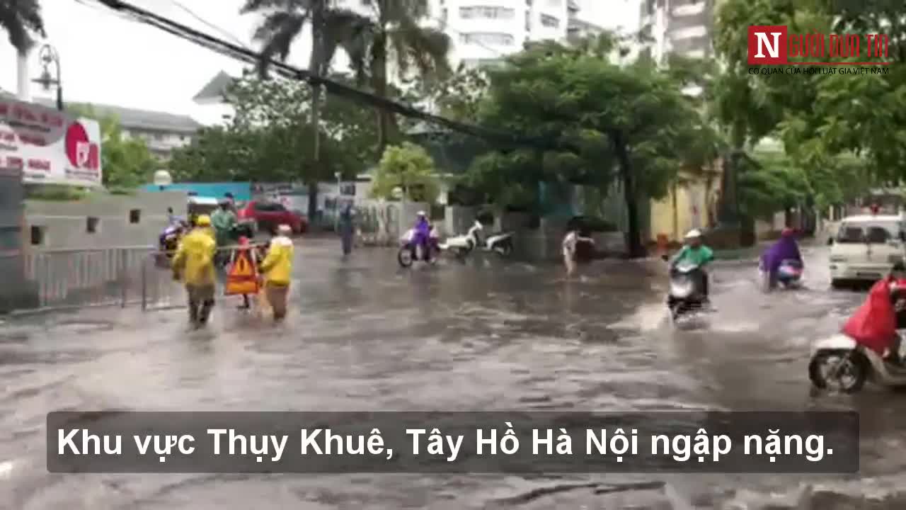 Hà Nội ngập lụt nặng chỉ sau một cơn mưa