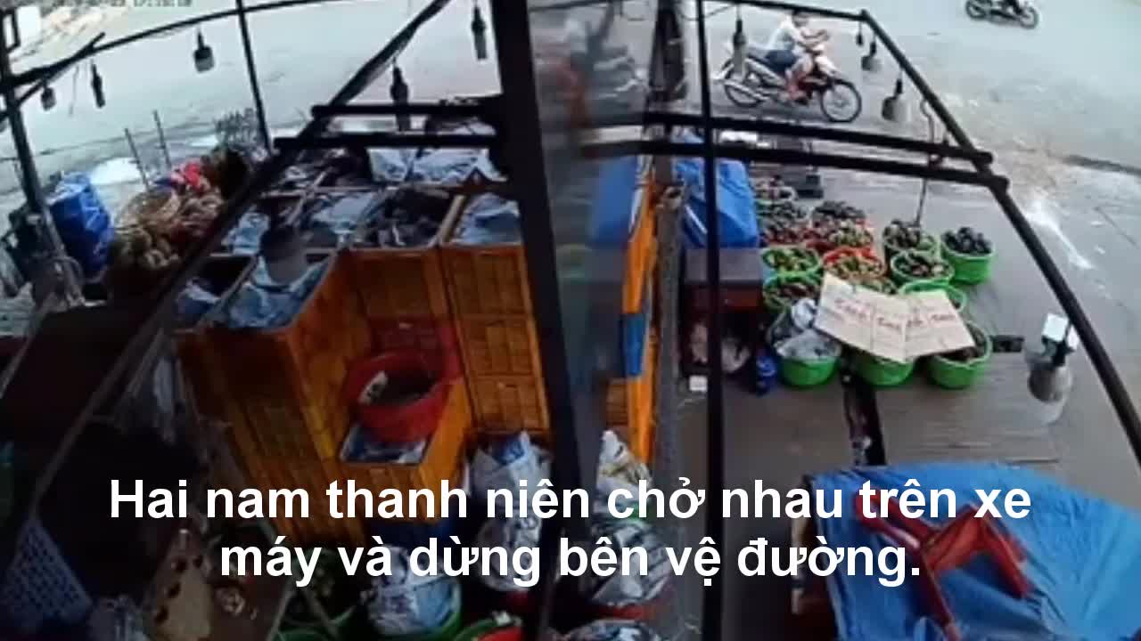 Thanh niên cướp túi tiền của tiểu thương trong chợ Bình Điền