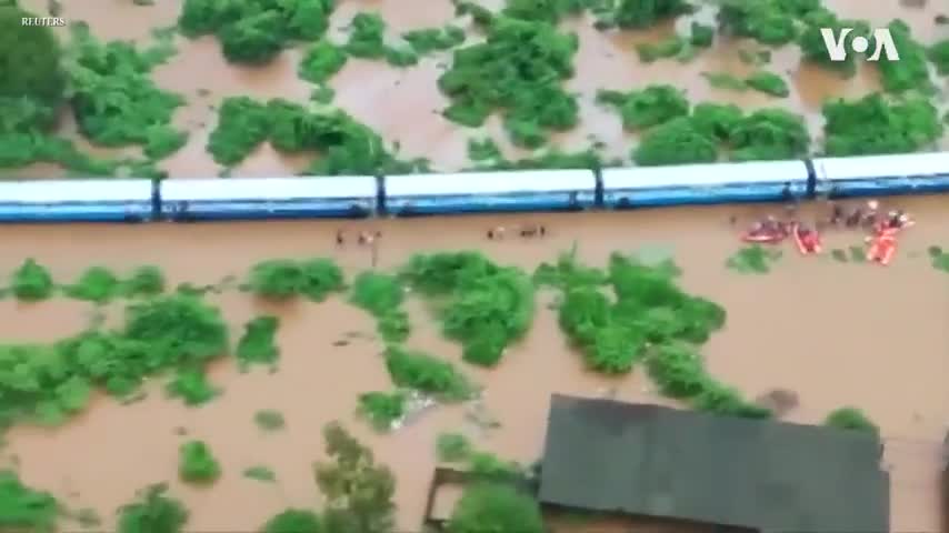 Tàu Mahalaxmi Express bị mắc kẹt do mưa lũ