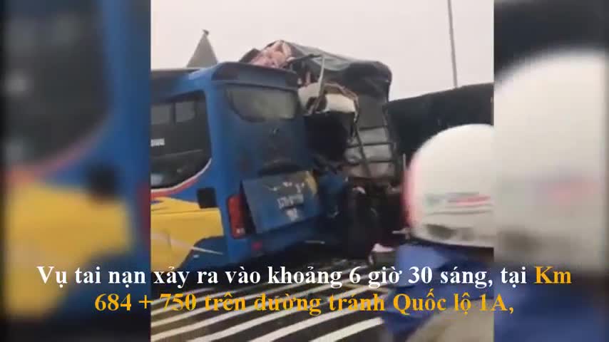 Clip: Hiện trường vụ tai nạn kinh hoàng ở Quảng Bình khiến nhiều người nhập viện