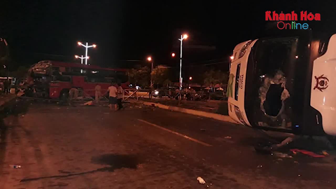 Hiện trường vụ 2 xe khách tông nhau, gần 40 người bị thương ở Khánh Hòa