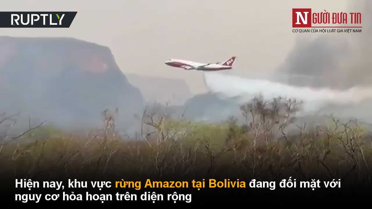 Xem “siêu máy bay chữa cháy” dập lửa tại hỏa hoạn Amazon