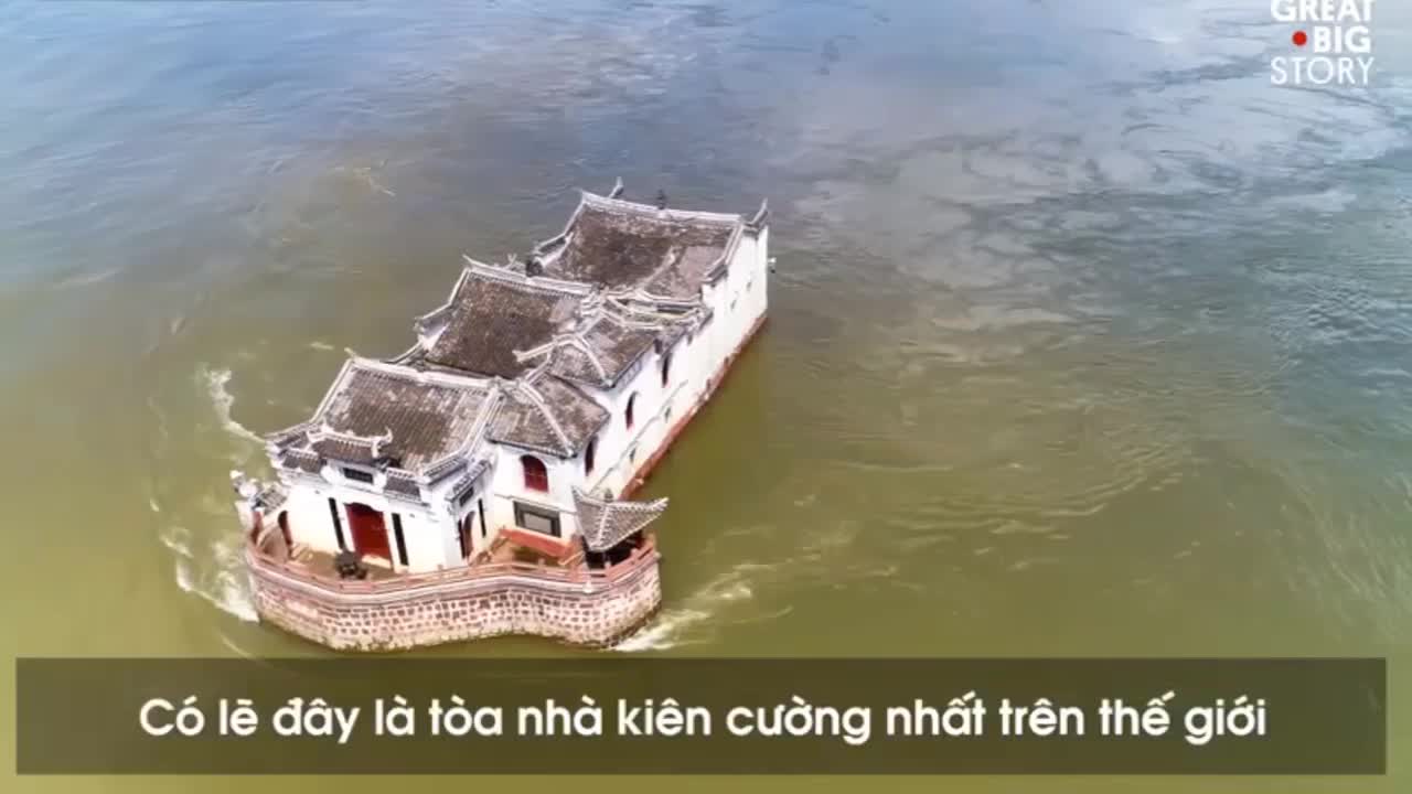 Khám phá ngôi đền 700 tuổi giữa sông Trường Giang
