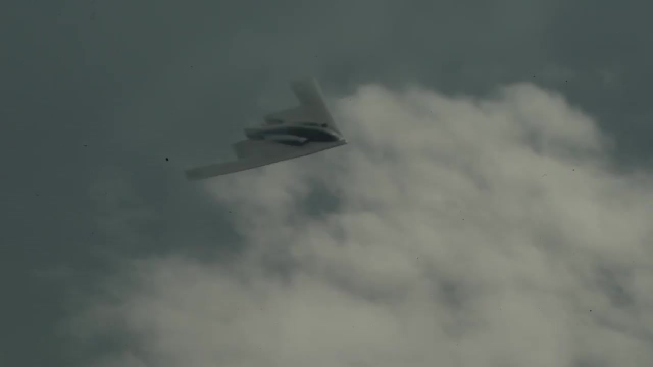 Clip cực hiếm thấy: F-35 tiếp nhiên liệu cho “Bóng ma” B-2 Spirit trên bầu trời