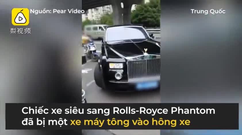 Clip: Tông trúng siêu xe Rolls-Royce, shipper phải đền hơn 3 tỷ đồng