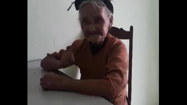 Cụ bà 83 tuổi đạp xe lên xã xin 'thoát nghèo'