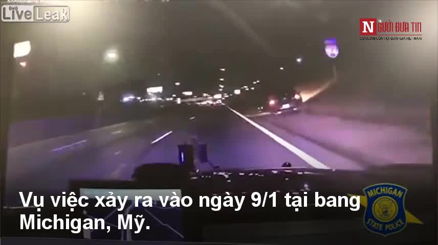 Gã đàn ông nhảy khỏi ô tô khi bị cảnh sát truy đuổi